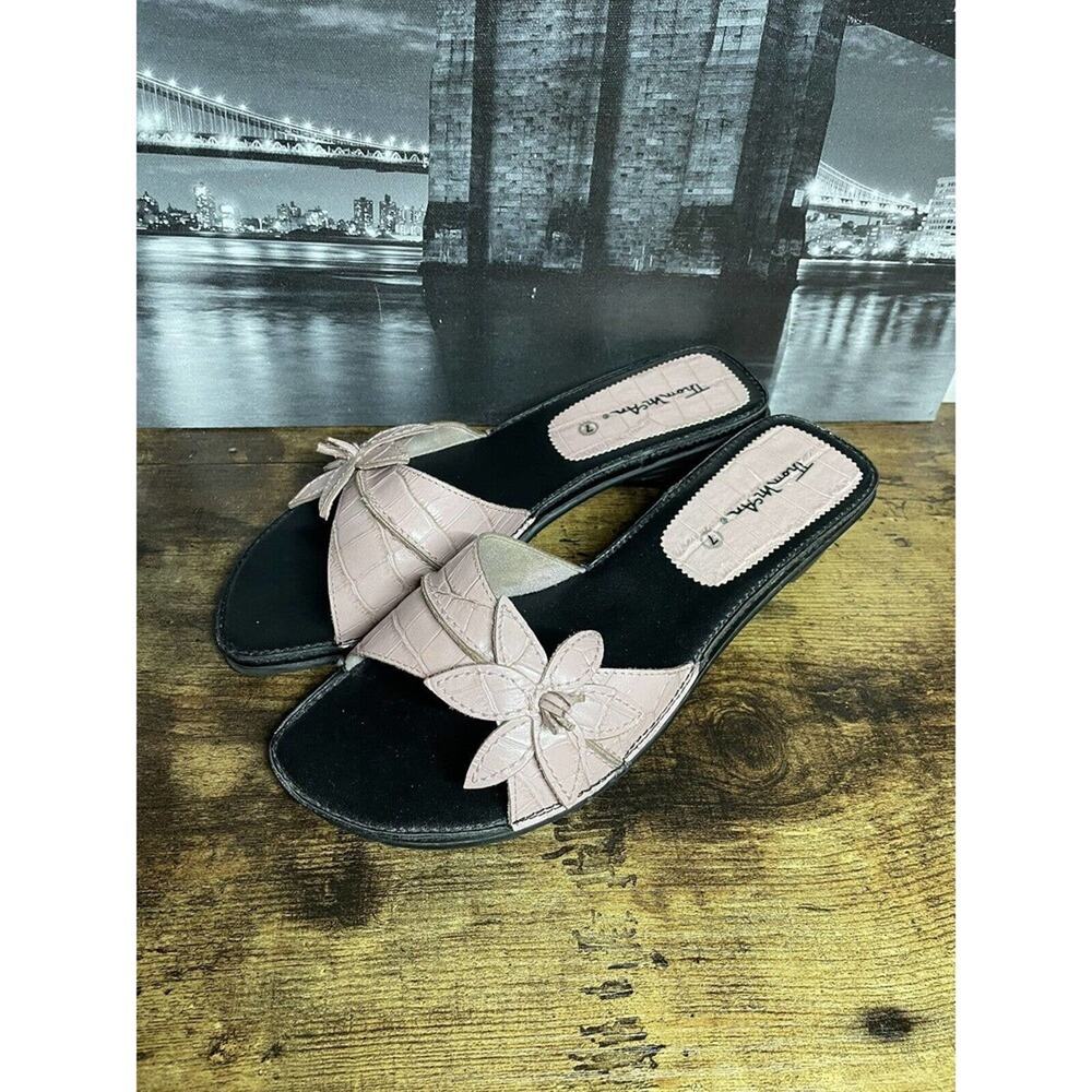 Thomas McAn Pink Petunia Leather Flower Sandals Women's Size‎ 7